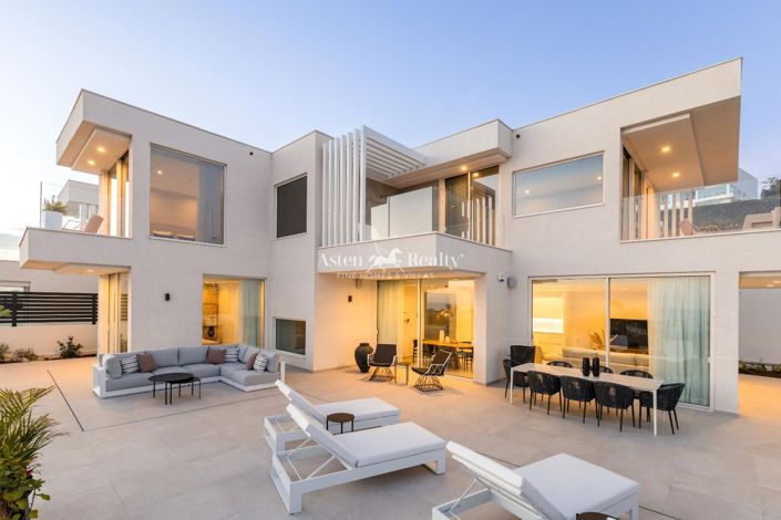 Image No.2-5 Bed Villa for sale