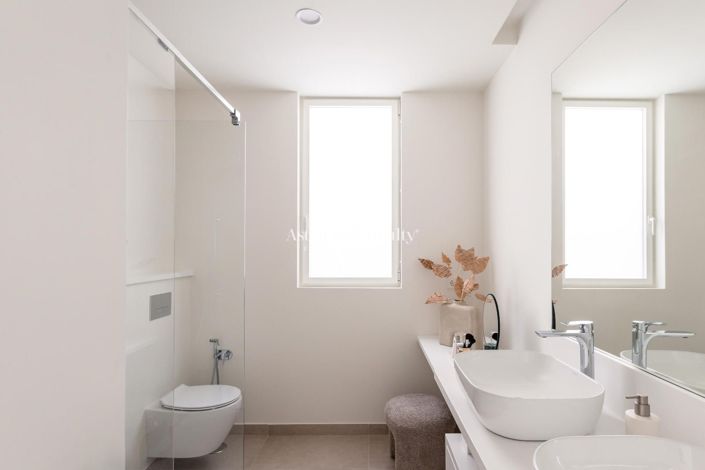 Image No.41-5 Bed Villa for sale