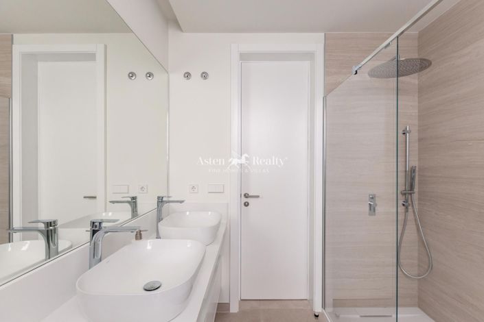 Image No.42-5 Bed Villa for sale