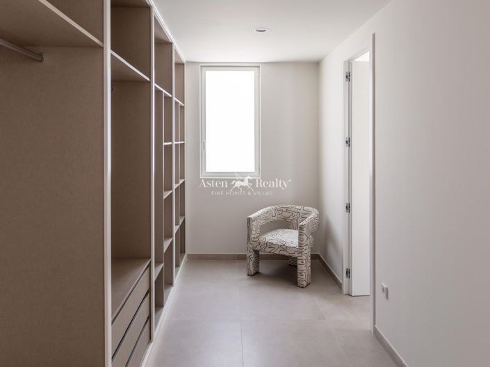 Image No.58-5 Bed Villa for sale