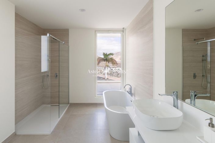 Image No.60-5 Bed Villa for sale