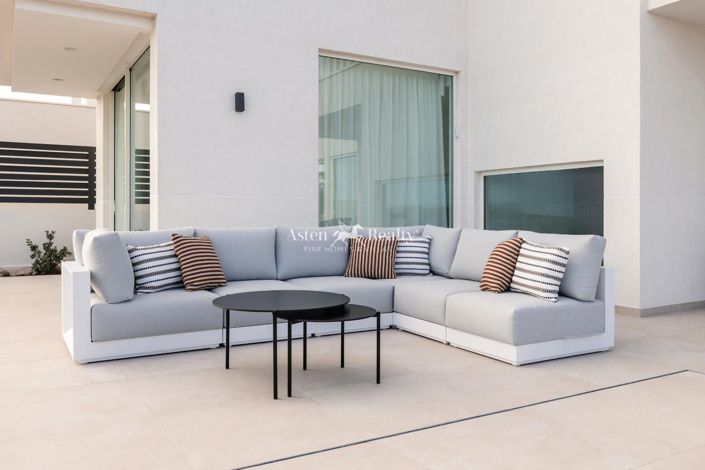 Image No.9-5 Bed Villa for sale