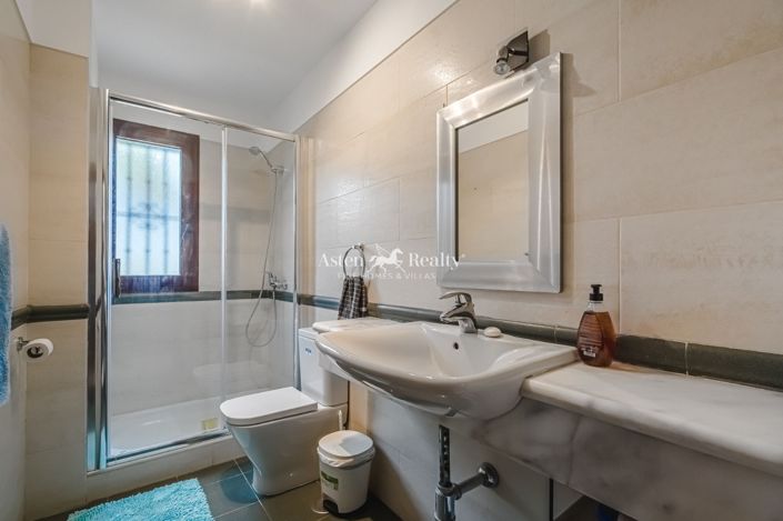 Image No.17-5 Bed Villa for sale
