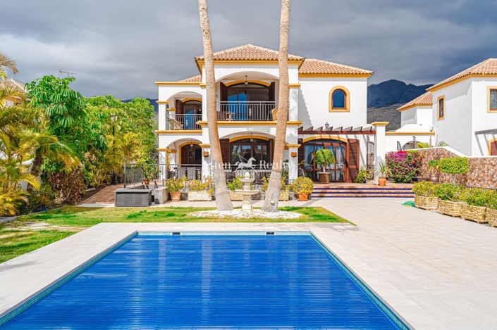 Image No.3-5 Bed Villa for sale