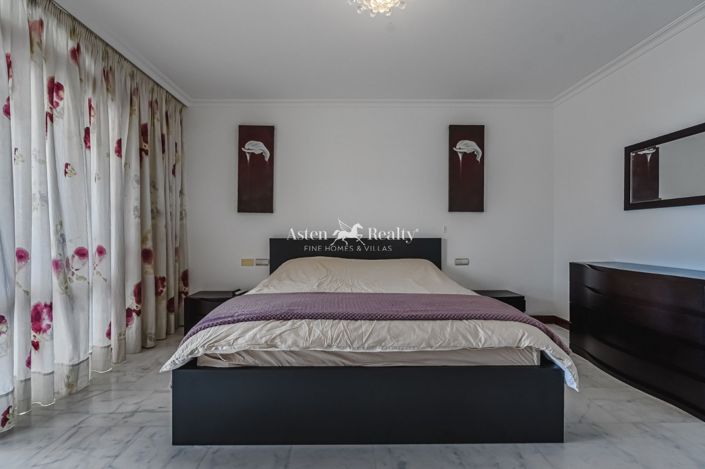 Image No.36-5 Bed Villa for sale