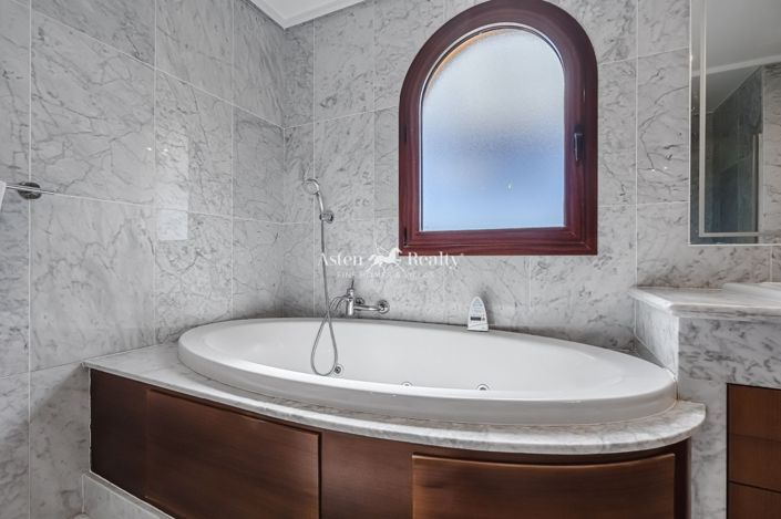 Image No.42-5 Bed Villa for sale