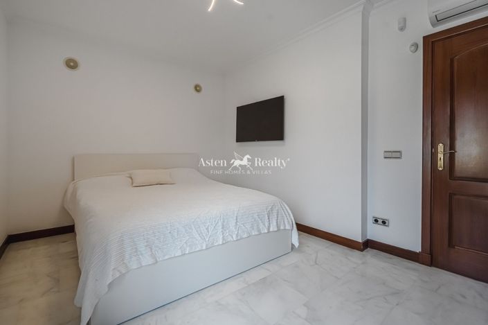 Image No.47-5 Bed Villa for sale