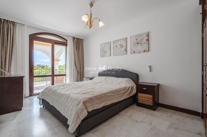 Image No.54-5 Bed Villa for sale