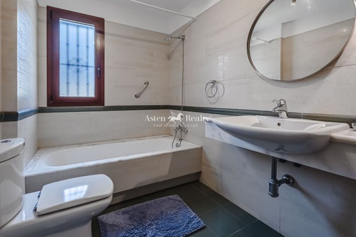 Image No.55-5 Bed Villa for sale