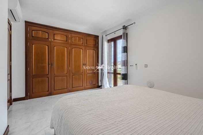 Image No.57-5 Bed Villa for sale
