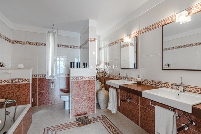 Image No.38-3 Bed Villa for sale