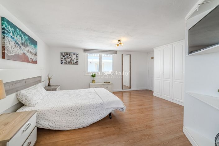 Image No.12-3 Bed Flat for sale