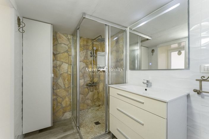 Image No.14-3 Bed Flat for sale