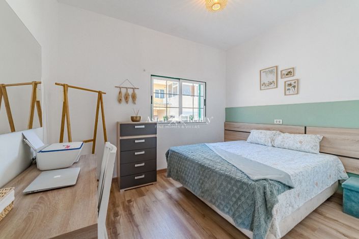 Image No.18-3 Bed Flat for sale