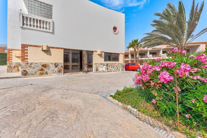 Image No.35-Propriété de 50 chambres à vendre à Arona