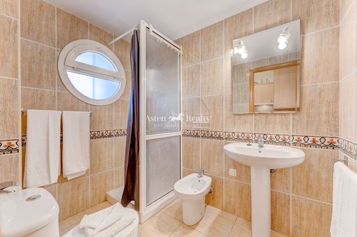 Image No.70-Propriété de 50 chambres à vendre à Arona