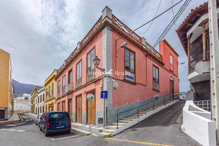Image No.1-5 Bed House for sale