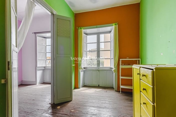 Image No.18-5 Bed House for sale