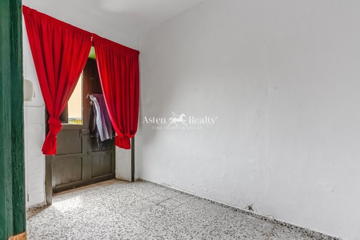 Image No.52-5 Bed House for sale