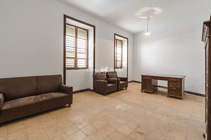 Image No.13-7 Bed House for sale