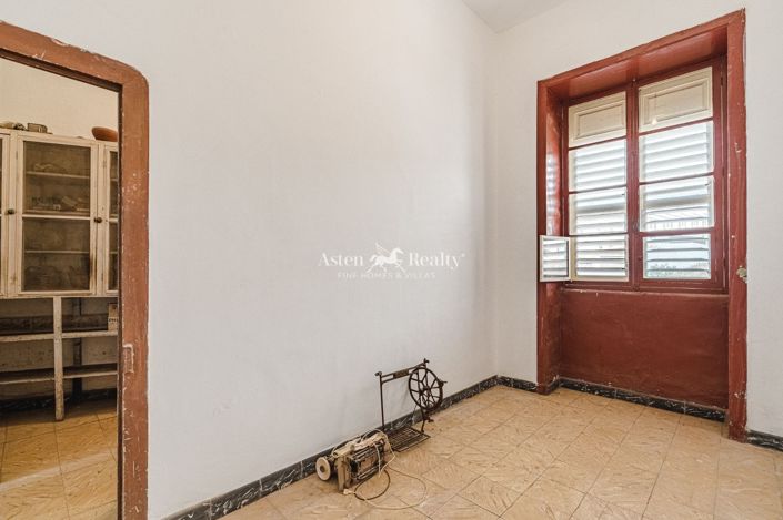 Image No.16-7 Bed House for sale