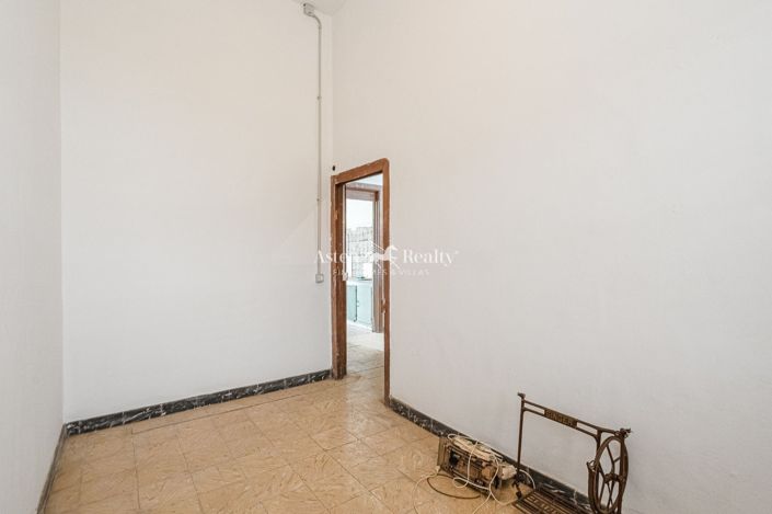 Image No.17-7 Bed House for sale