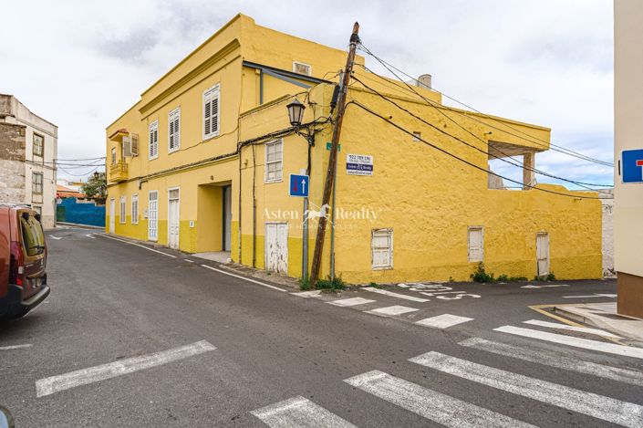Image No.24-7 Bed House for sale