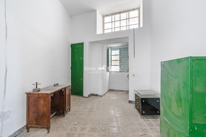 Image No.30-7 Bed House for sale