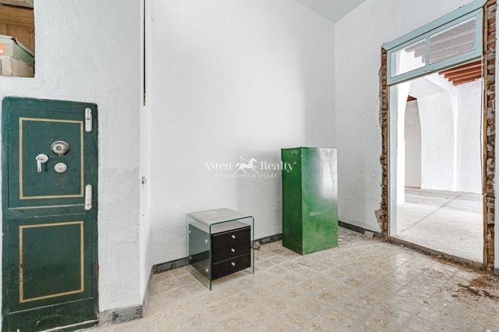 Image No.31-7 Bed House for sale