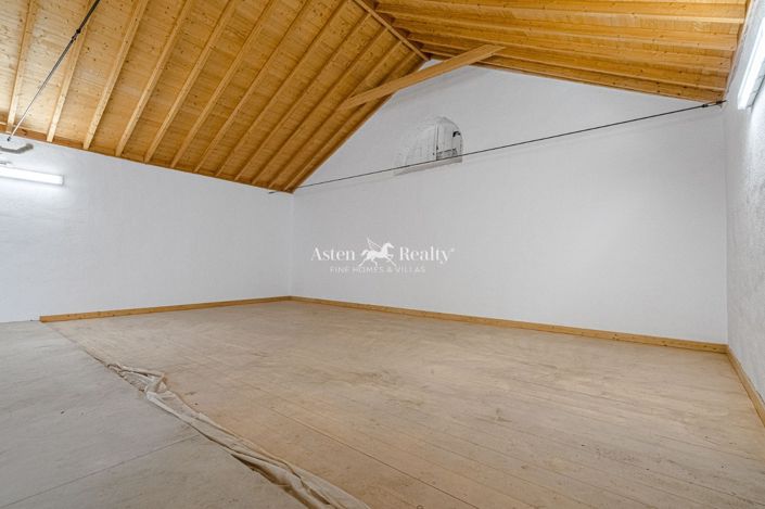 Image No.35-7 Bed House for sale