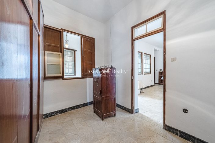 Image No.4-7 Bed House for sale