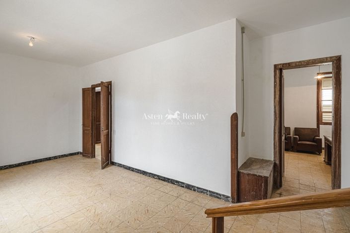Image No.7-7 Bed House for sale