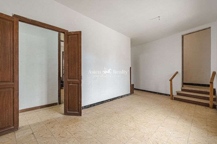 Image No.9-7 Bed House for sale