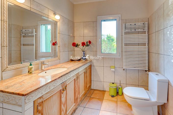 Image No.30-3 Bed Villa for sale