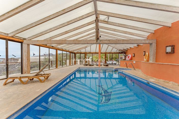 Image No.14-15 Bed Villa for sale