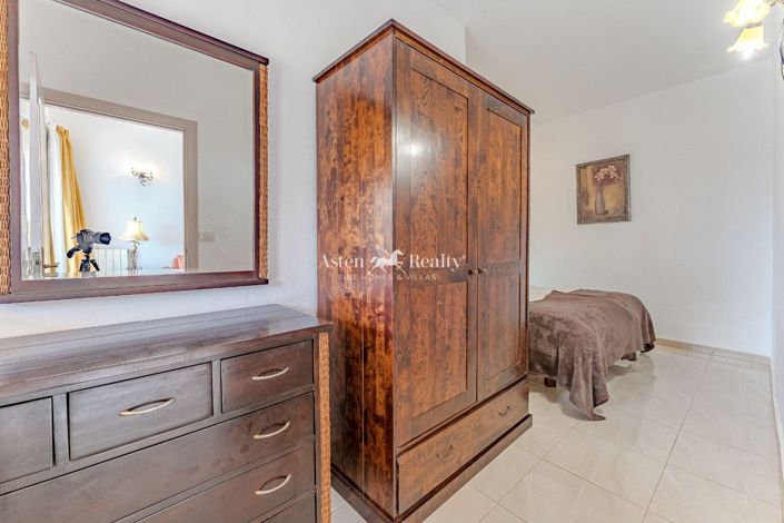 Image No.26-15 Bed Villa for sale