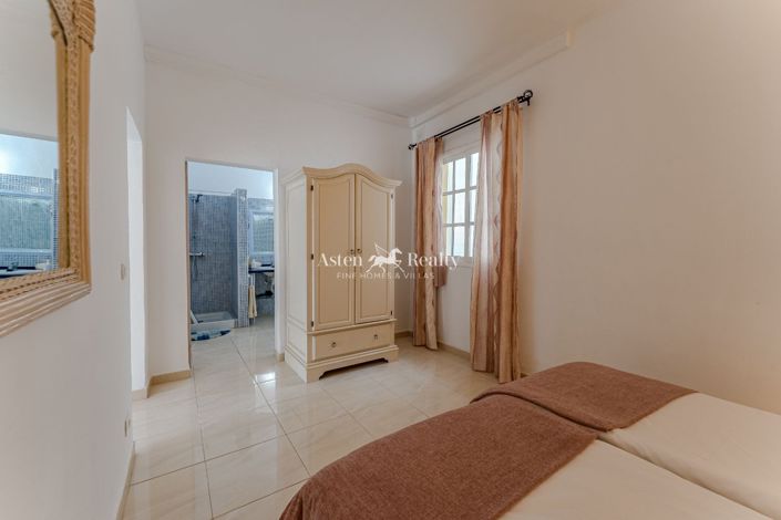 Image No.33-Villa de 15 chambres à vendre à Guia de Isora