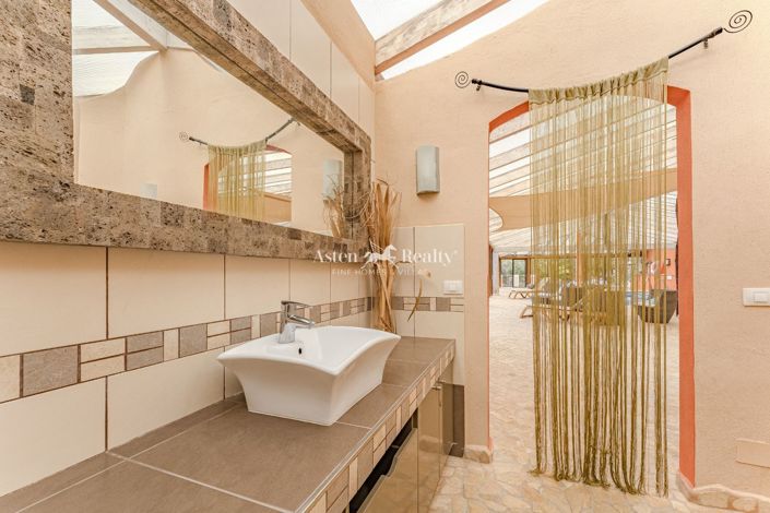 Image No.42-15 Bed Villa for sale