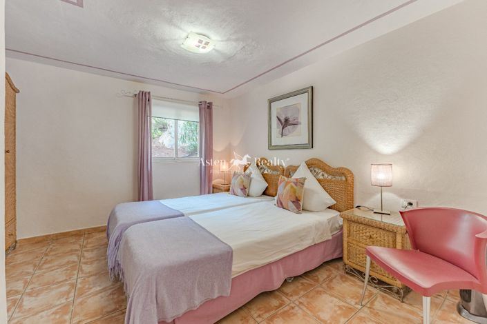 Image No.47-15 Bed Villa for sale