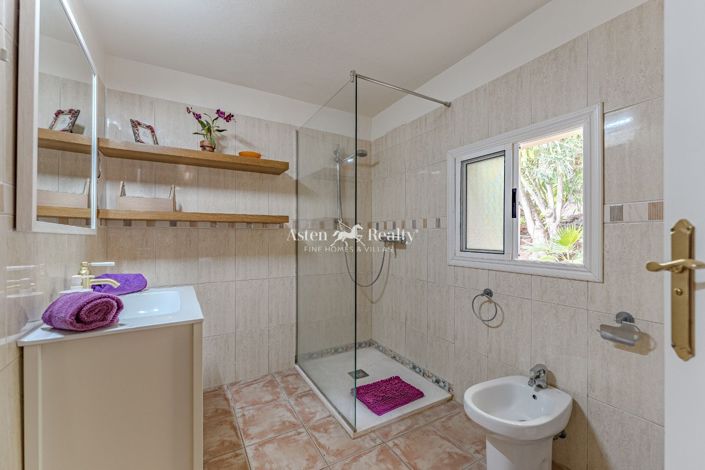 Image No.49-15 Bed Villa for sale