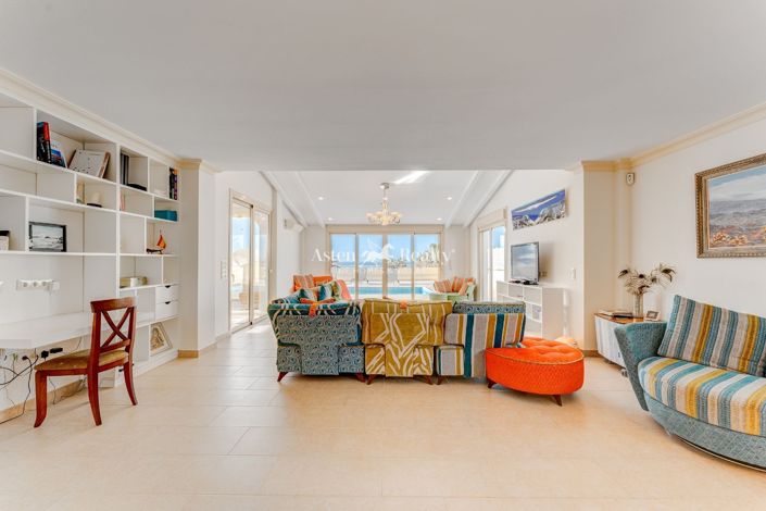 Image No.12-4 Bed Villa for sale