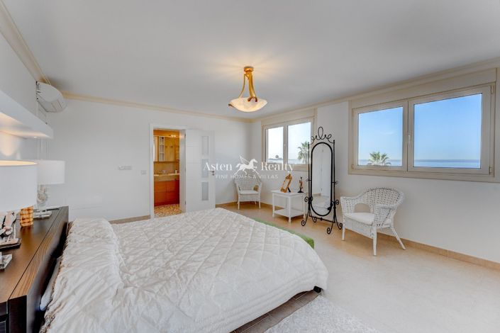 Image No.28-4 Bed Villa for sale