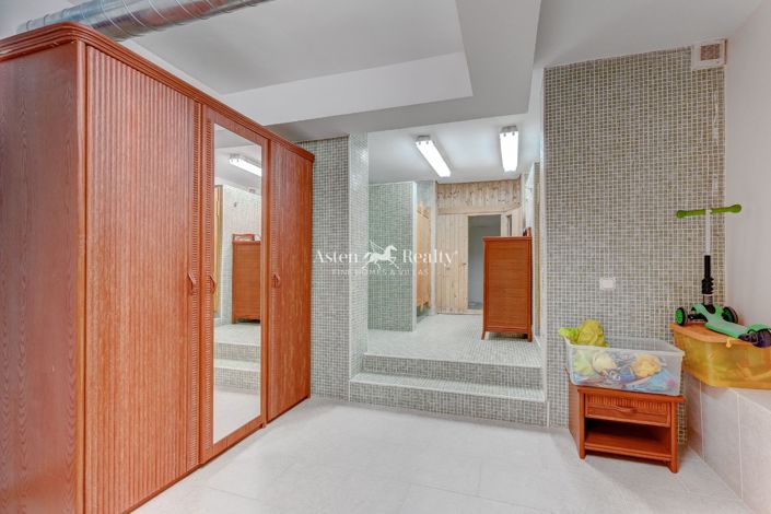 Image No.58-4 Bed Villa for sale