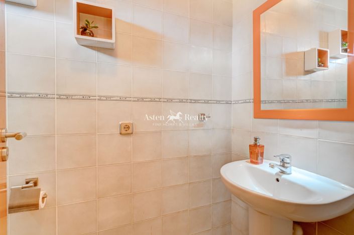 Image No.11-4 Bed House for sale