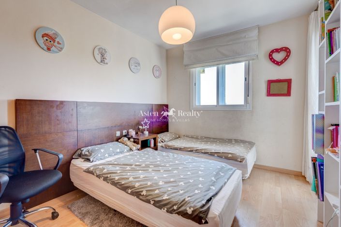 Image No.12-4 Bed House for sale