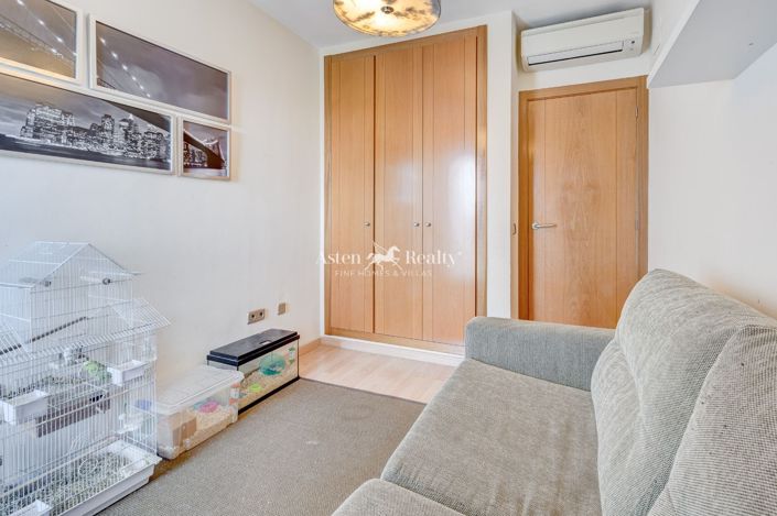 Image No.17-4 Bed House for sale