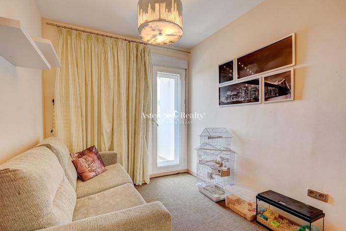 Image No.18-4 Bed House for sale