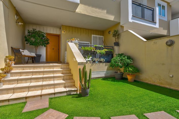 Image No.2-4 Bed House for sale