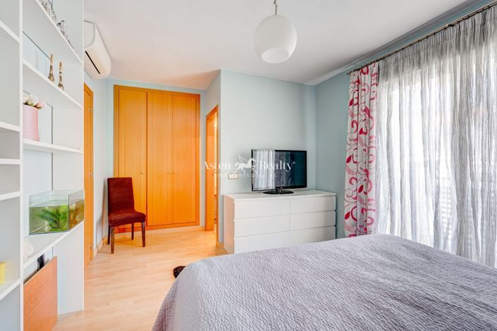 Image No.23-4 Bed House for sale