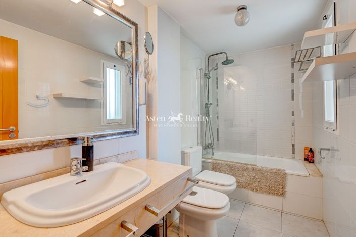 Image No.24-4 Bed House for sale